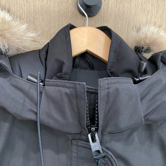 Trillium parka by Canada Goose - Picture 5 of 17